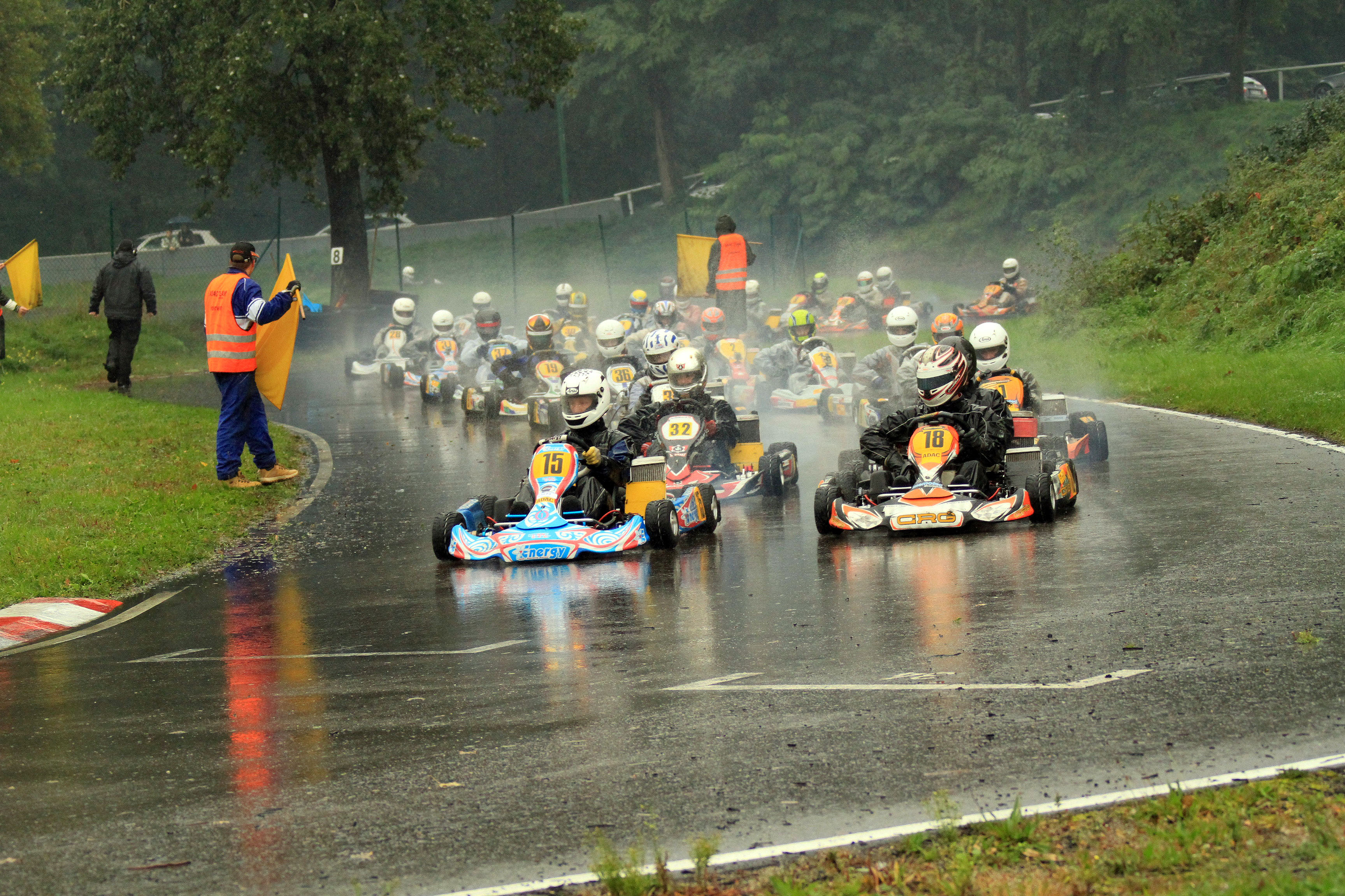 ADAC Kart Bundesendlauf erlebt Wasserschlacht in Liedolsheim