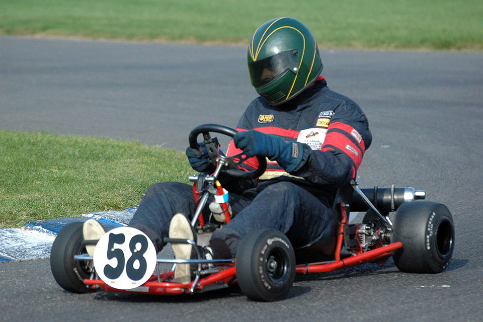 Gernot Stöcker gewinnt Silberpokal der Hitorischen Karts