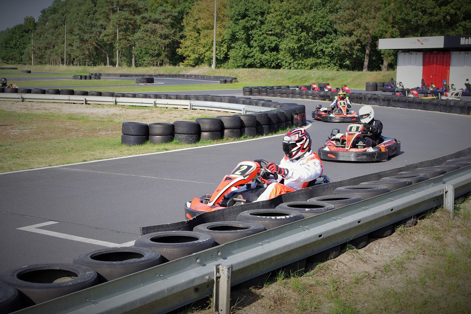 Ausverkauftes Rennen beim Outdoor-Auftakt der Formel 10