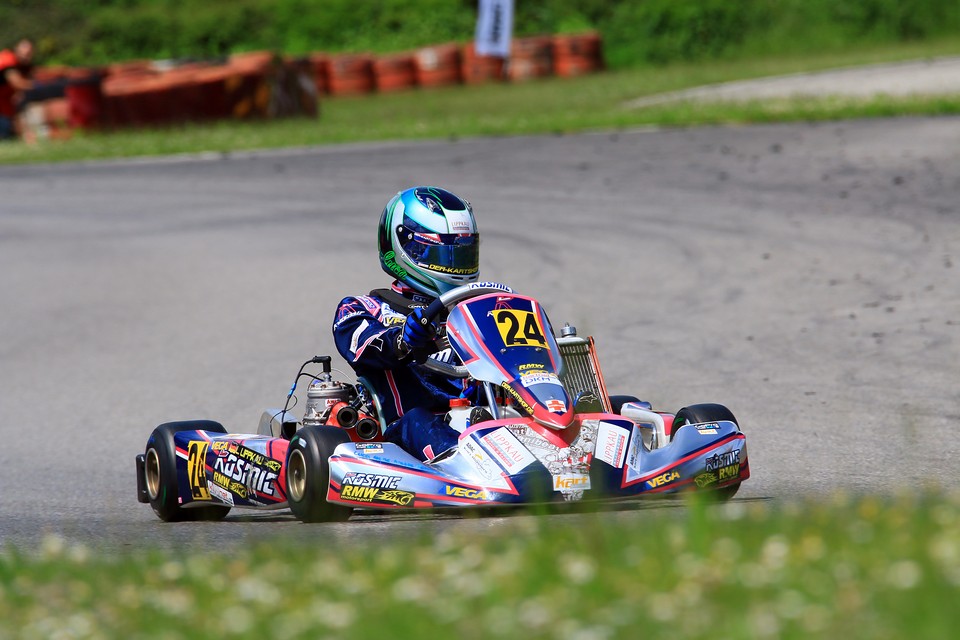 ADAC Kart Masters: Luca Lippkau bleibt in Schlagdistanz