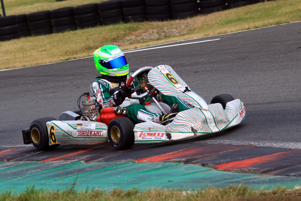 Felix Scholz zeigt Stärke im ADAC Kart Masters