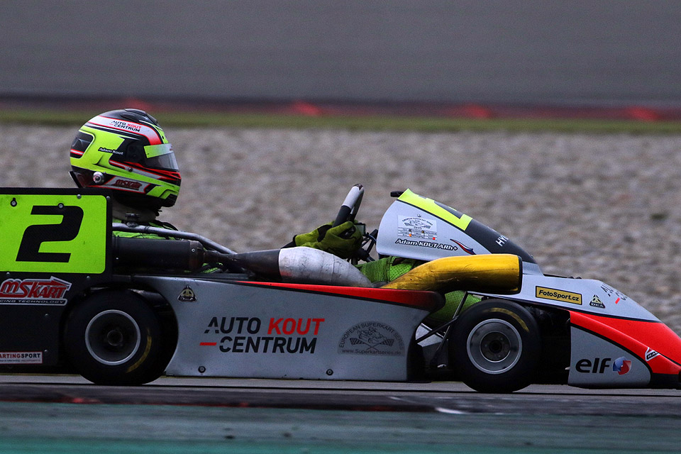 Adam Kout verteidigt European Superkart Series-Titel