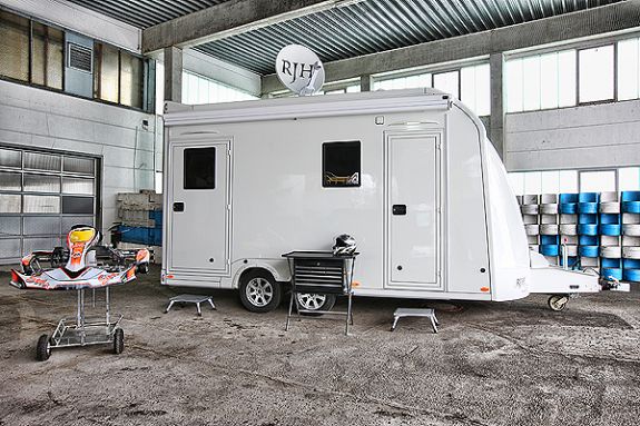 Perfekt für den Kartsport: RJH Motorsporttrailer