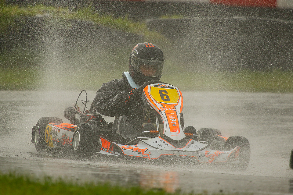 Beule-Kart gewinnt Regenchaos in Wittgenborn