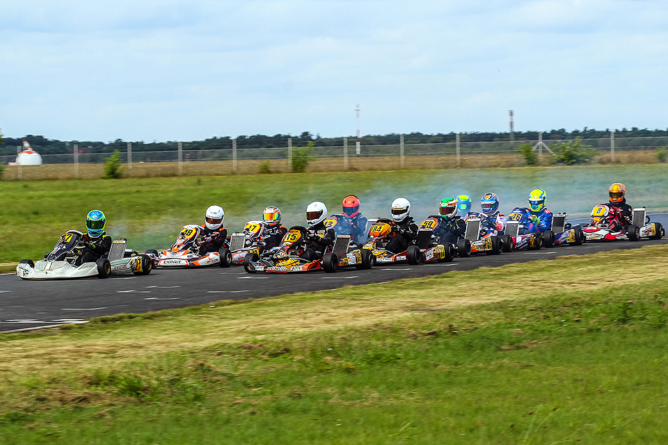 Norddeutsches Kartsport-Duell auf dem Fliegerhorst in Faßberg