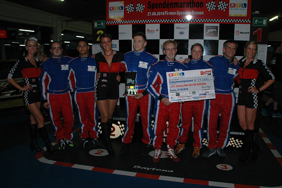 1/2/3 Autoteile Superkart Team fährt auf Top-10 Platz