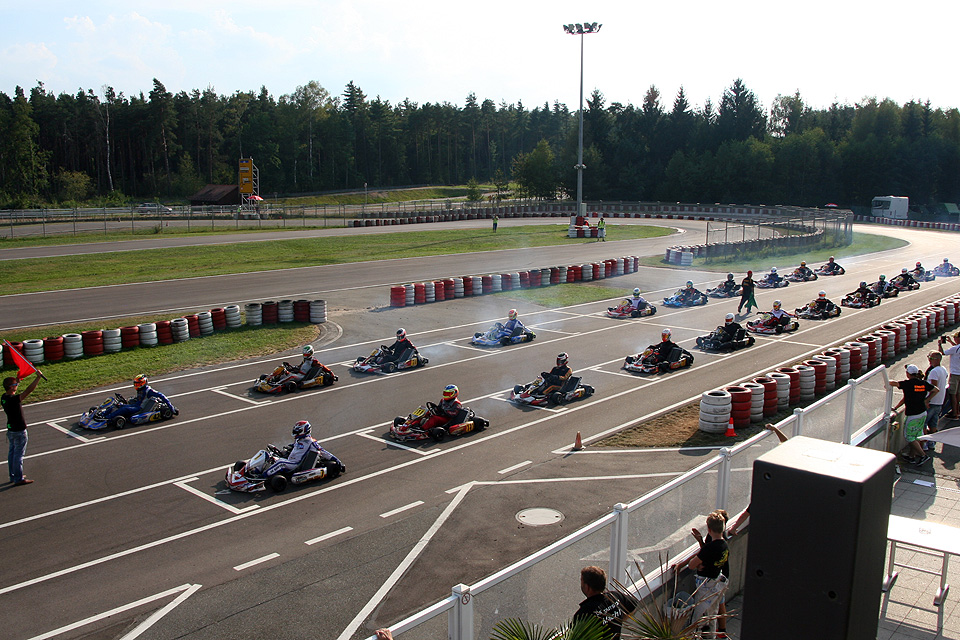 Hochkarätige Kartsport-Action in Wackersdorf