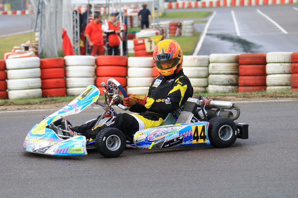 Marco Paul holt Pokal beim Finale