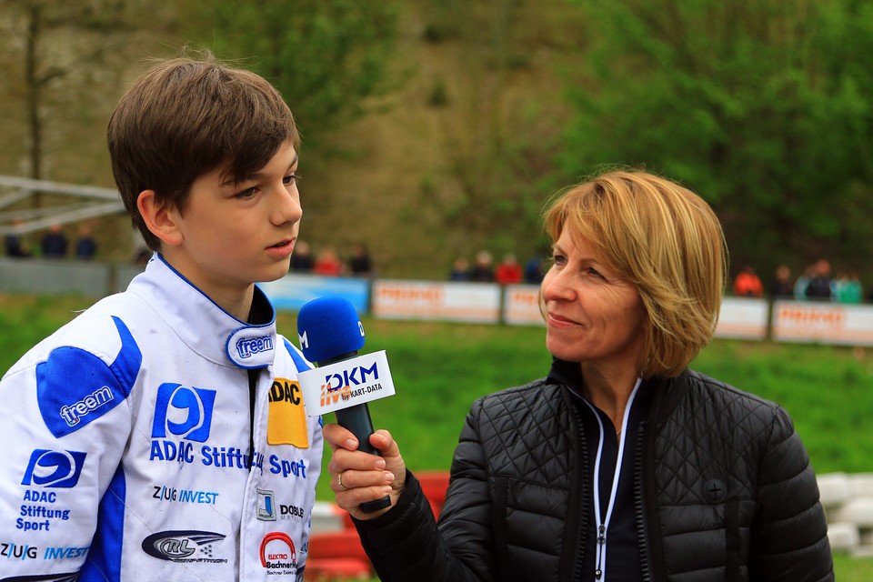 Marius Zug freut sich über DJKM-Pokal