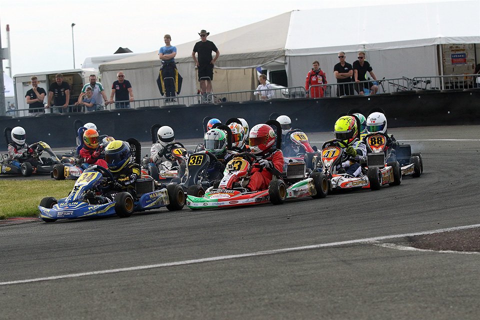 NAKC Oschersleben Teil 1: Spannende Windschattenduelle in der Motorsport Arena