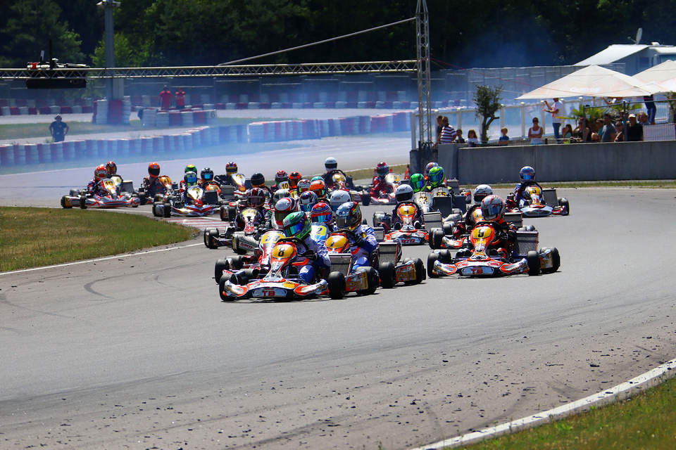 Hitzeschlacht beim ADAC Kart Masters in Wackersdorf