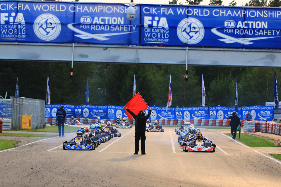 Erfolgreicher Start der Kart-Weltmeisterschaft in Wackersdorf