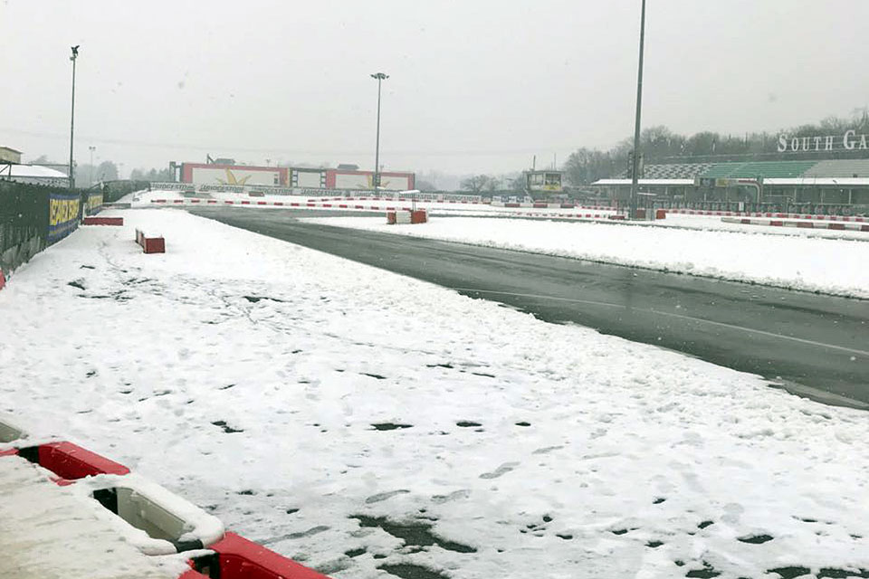 Lonato versinkt im Schnee: Neuer Zeitplan für WSK-Premiere