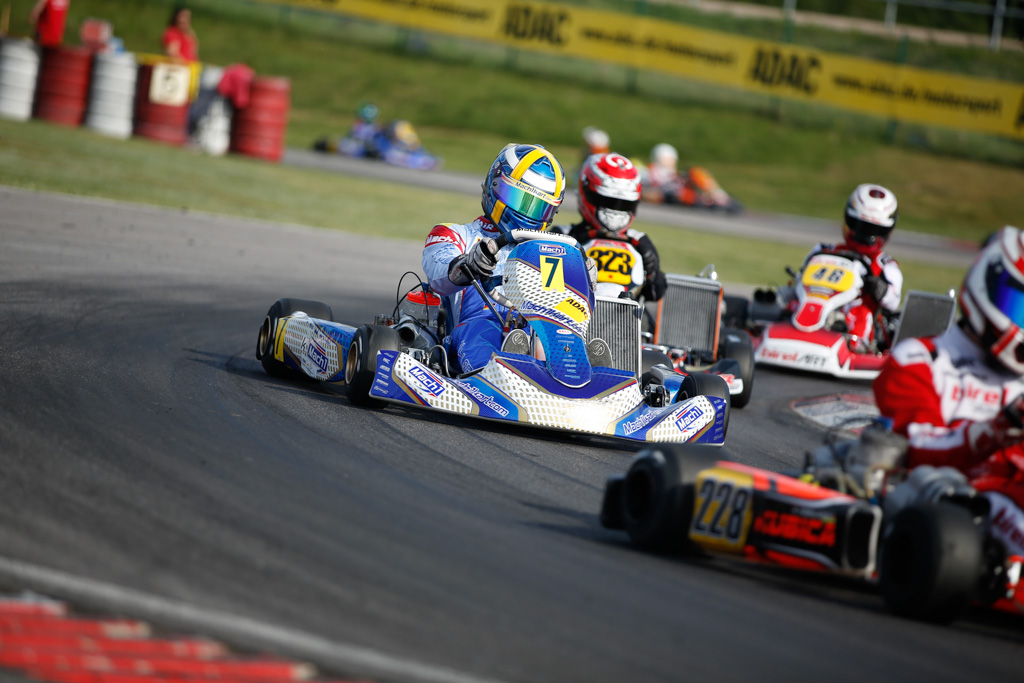 Mach1 Motorsport jubelt in Wackersdorf