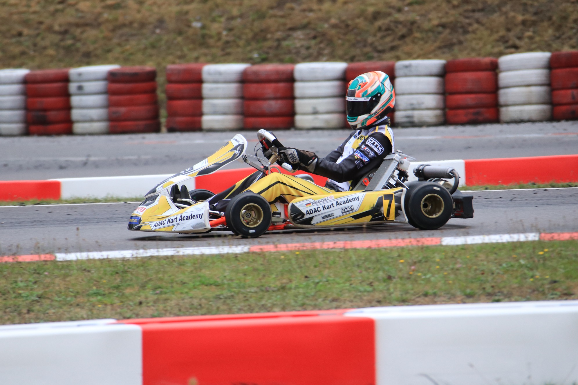 Bönighausen springt auf Platz 3 bei der ADAC Kart Academy