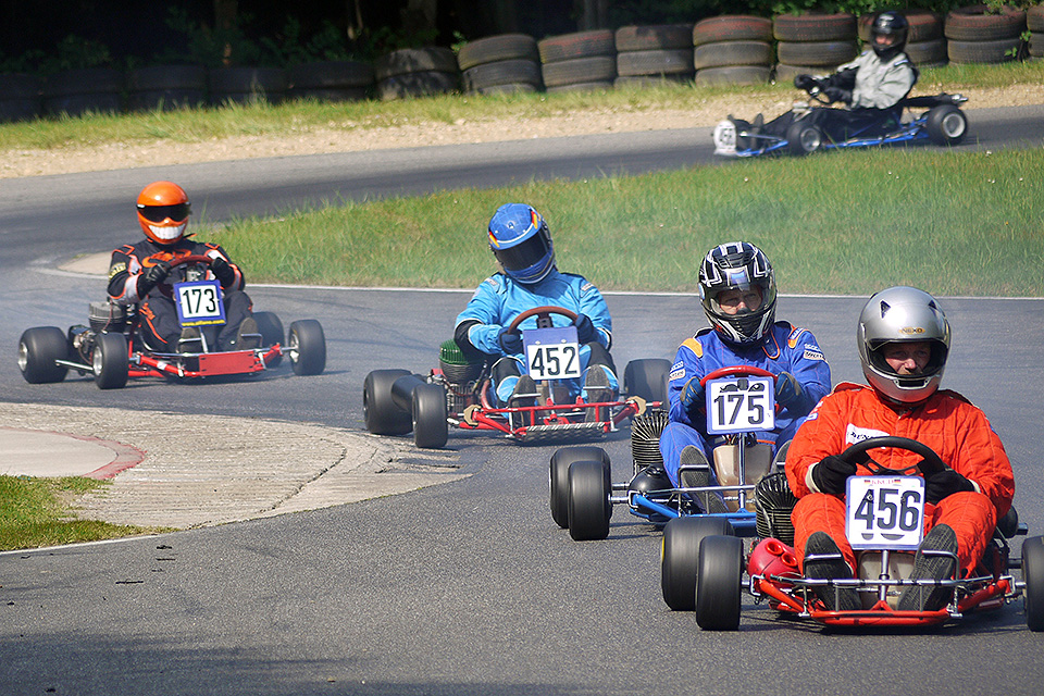 Saisonabschluss der historischen Kartfahrer beim Trips Memorial in Kerpen