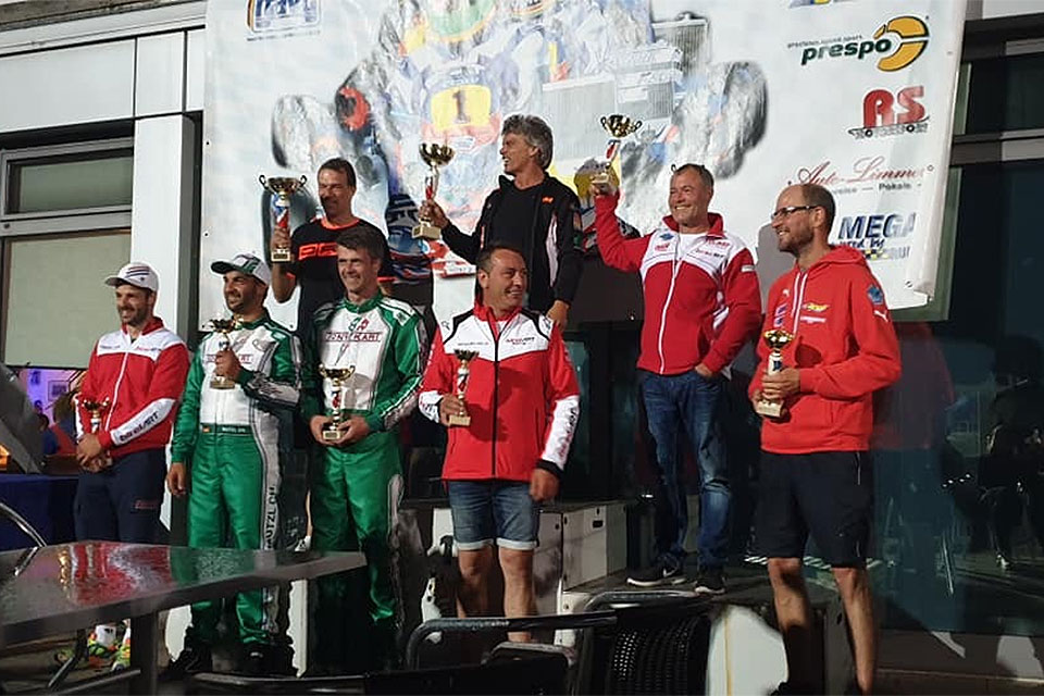 Linnebacher bei Nachtrennen auf dem Podium