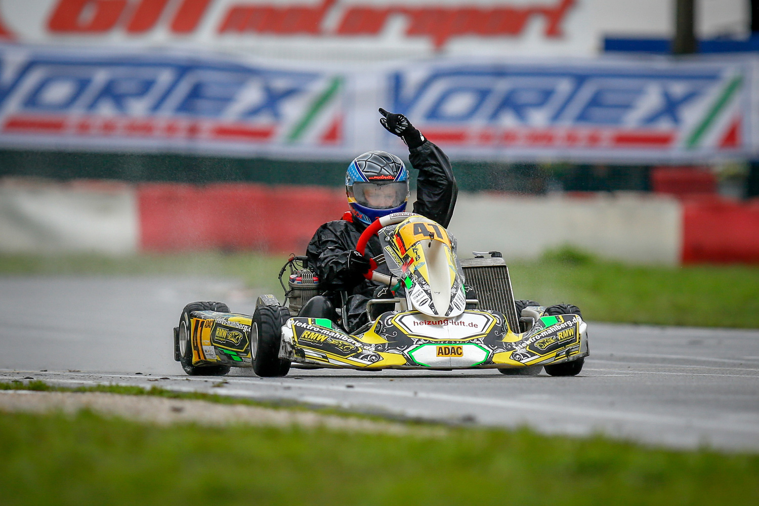 Maddox Wirtz holt wichtige Punkte beim ADAC Kart Masters in Kerpen