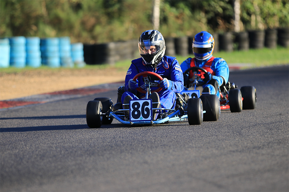 Rekordstarterfeld beim Saisonabschluss der historischen Kartfahrer beim Trips Memorial in Kerpen