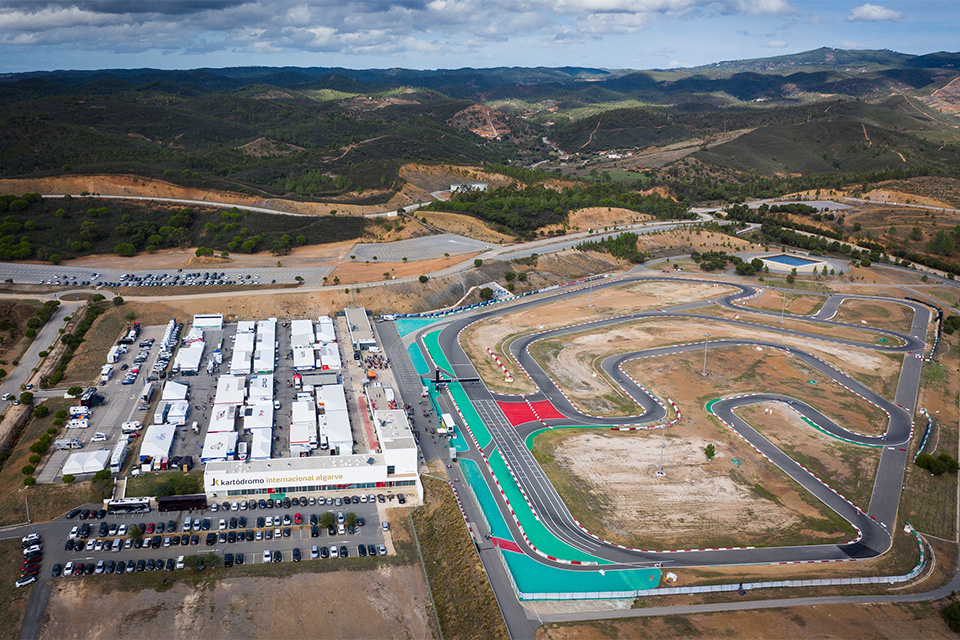 Kart-Weltmeisterschaft erlebt Regenschlacht in Portugal