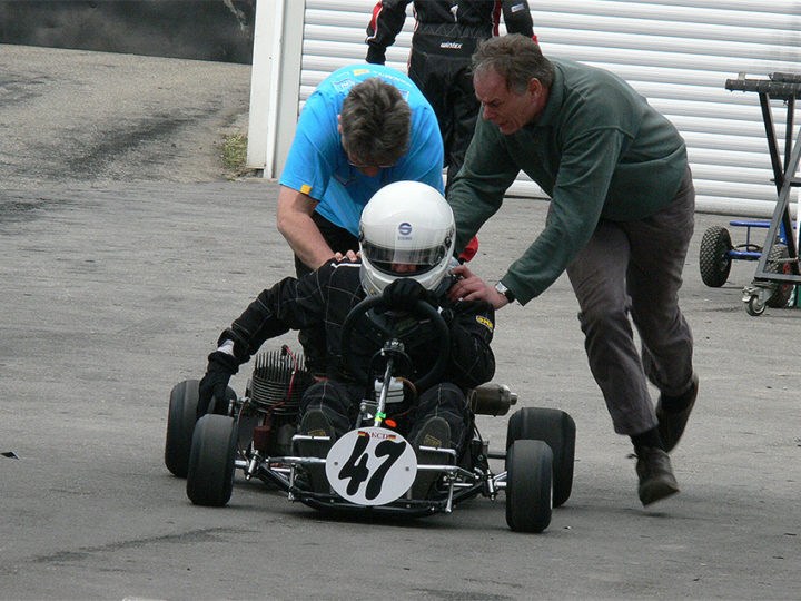 Die Klassik Kart Fahrer rollen endlich wieder zum Start