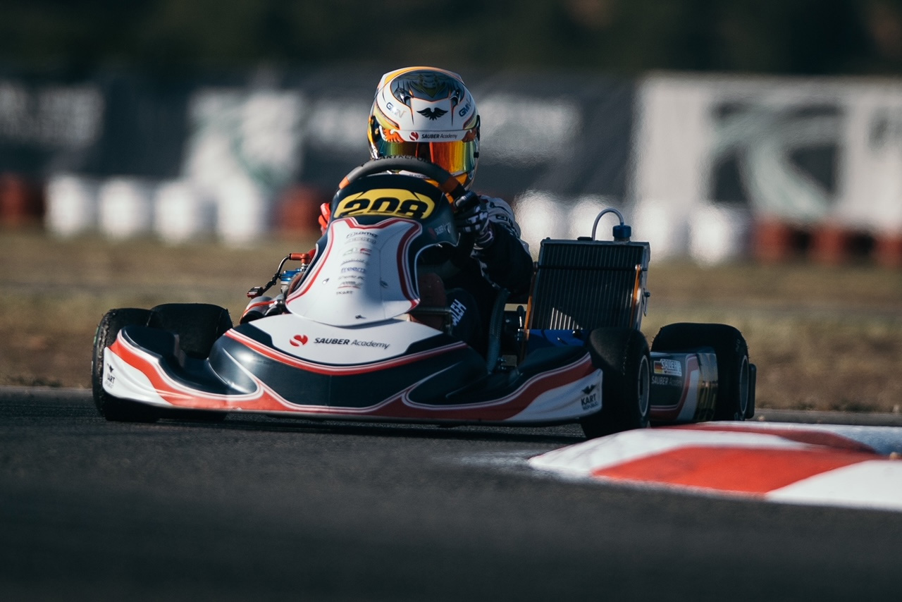 Taym Saleh holt Pole-Position beim Auftakt zur FIA Kart-EM