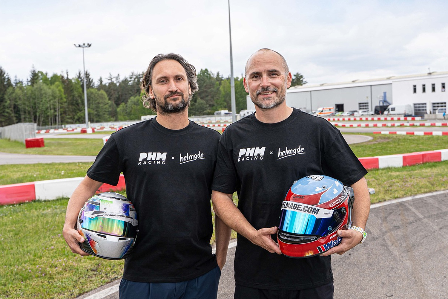 Von Helm bis Fuß: helmade und PHM Racing starten langfristige Partnerschaft