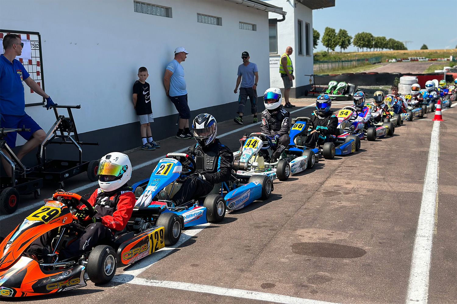 Volles Starterfeld beim „Motodrom-Belleben Einsteiger-Cup“