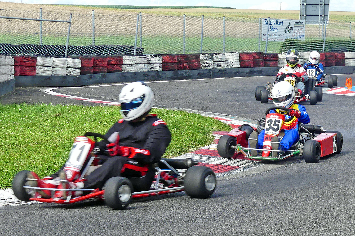 Die Klassik Karts fahren am Steigerwaldring in Gerolzhofen