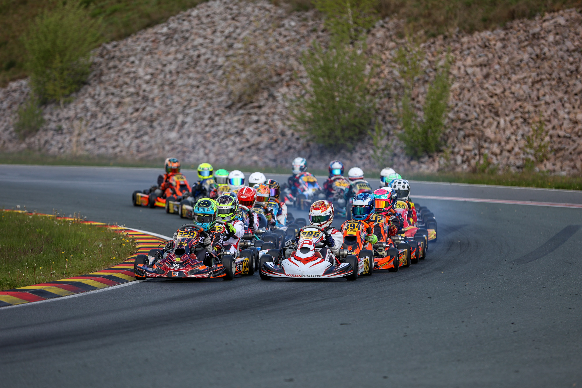 Strahlender Sonnenschein beim Start des ADAC Kart Masters in Mülsen