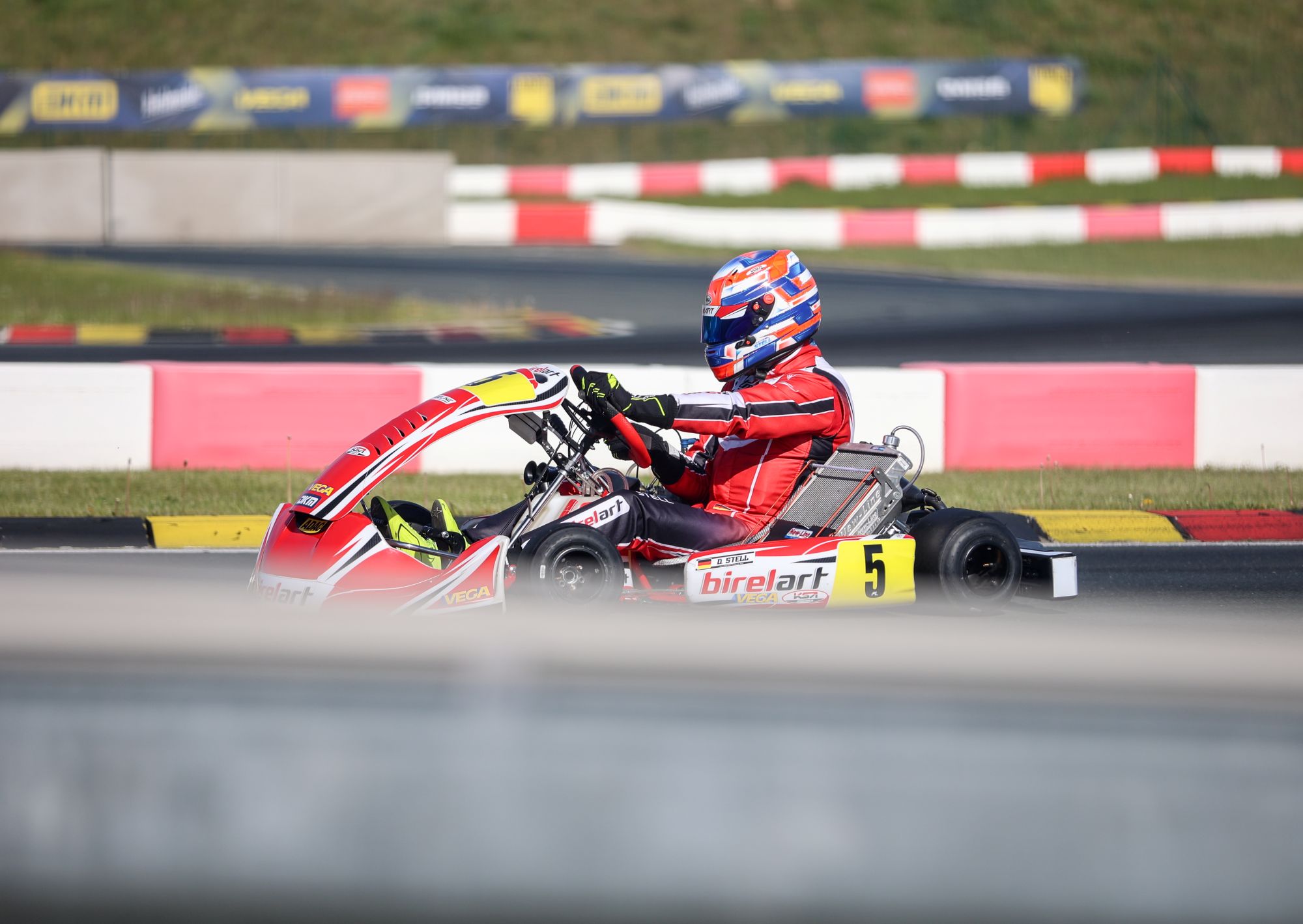 Daniel Stell gewinnt DKM-Auftakt für Kartshop Ampfing