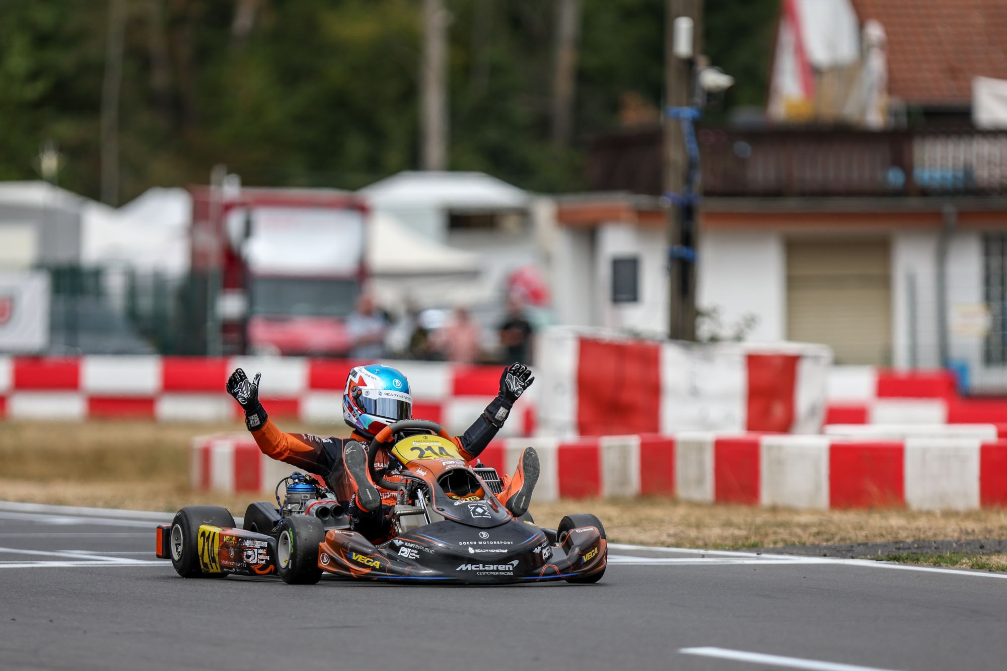 Henri Möhring dominiert das ADAC Kart Masters in Kerpen